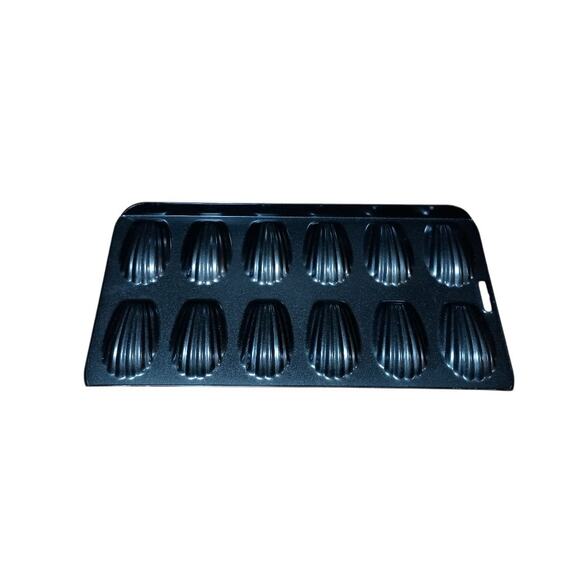 Madeleine Seashells Baking Sheet Pan 12 Molds Progressive International Corp - Picture 4 of 4